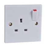 Schneider Exclusive Square edge white moulded - switched socket - 13 A - 230 V - 1 gang GSKTSW1G